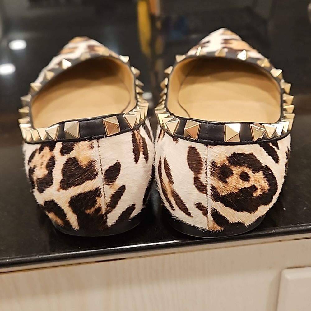 💕VALENTINO GARAVANI💕 Calf Hair Leopard Print Rockstud Ballet Flats 38 EU - Picture 4 of 10